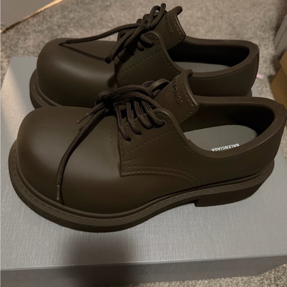 Balenciaga Men\'s Taupe Oxfords main image 7